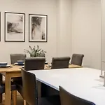 Stylish 3br Townhouse Sleeps 6 Near Centre Feriehus *