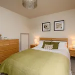 Stylish 3br Townhouse Sleeps 6 Near Centre Casa de Férias York