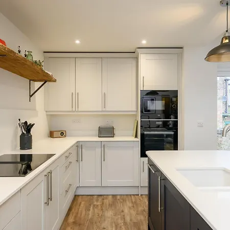 Stylish 3br Townhouse Sleeps 6 Near Centre York