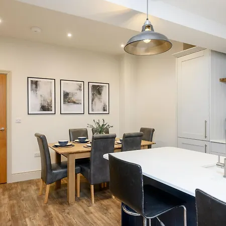 Stylish 3br Townhouse Sleeps 6 Near Centre York