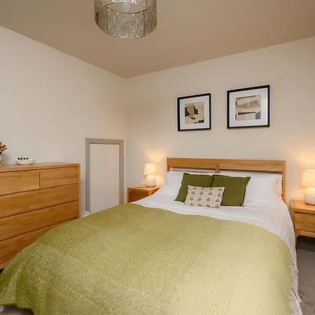 Stylish 3br Townhouse Sleeps 6 Near Centre Holiday home York
