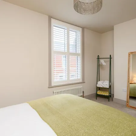 Stylish 3br Townhouse Sleeps 6 Near Centre * York