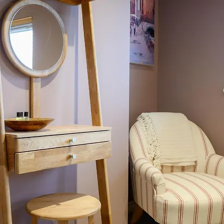 Stylish 3br Townhouse Sleeps 6 Near Centre * York