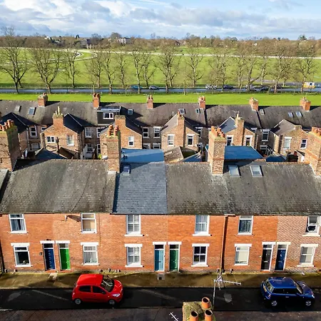 Stylish 3br Townhouse Sleeps 6 Near Centre