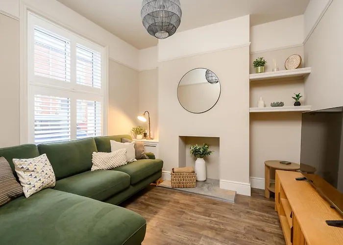 Stylish 3br Townhouse Sleeps 6 Near Centre Dom wakacyjny *