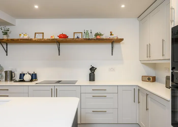 Stylish 3br Townhouse Sleeps 6 Near Centre Dom wakacyjny