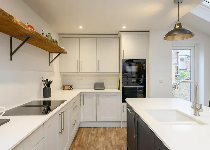 Stylish 3br Townhouse Sleeps 6 Near Centre York