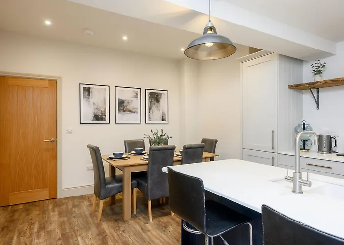 Stylish 3br Townhouse Sleeps 6 Near Centre York