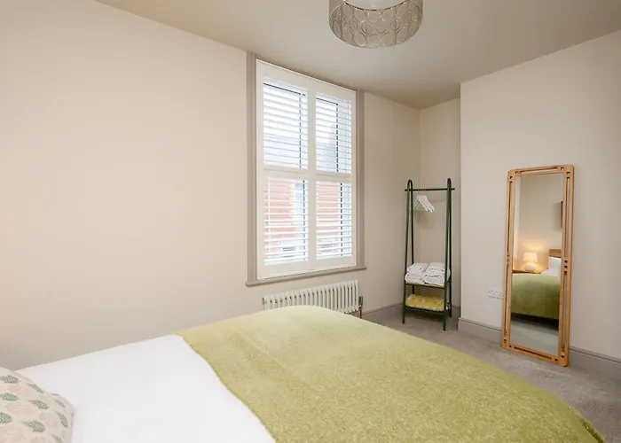 Stylish 3br Townhouse Sleeps 6 Near Centre * York