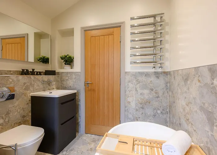 Stylish 3br Townhouse Sleeps 6 Near Centre * 约克