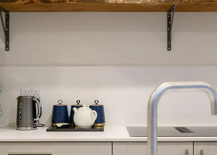 Stylish 3br Townhouse Sleeps 6 Near Centre Dom wakacyjny