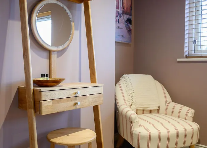 Stylish 3br Townhouse Sleeps 6 Near Centre * York