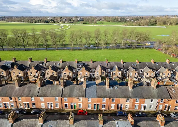 Stylish 3br Townhouse Sleeps 6 Near Centre