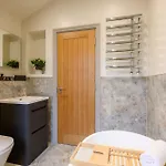 Stylish 3br Townhouse Sleeps 6 Near Centre * York